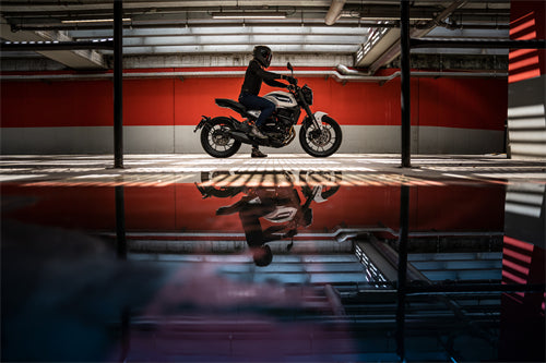 MOTO MORINI SEIEMMEZZO STR