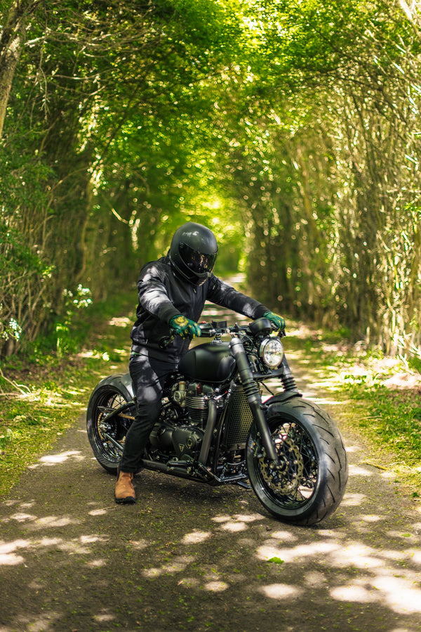 Triumph Bobber - WIDE WHEEL - MATT BLACK