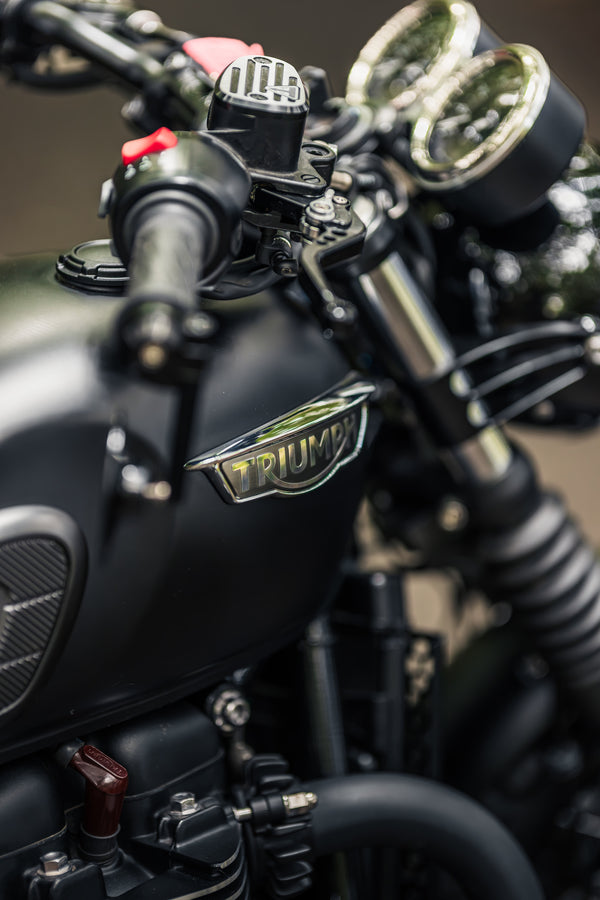 Triumph - T120 Dark Night MATT Black