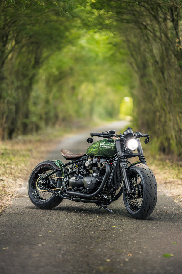 'The Knight Bobber' Full wide wheel custom