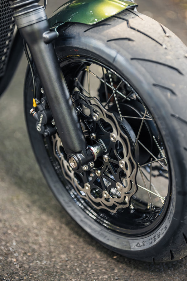 'The Knight Bobber' Full wide wheel custom