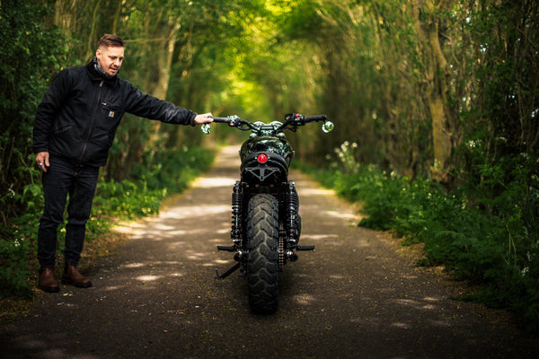 Triumph - T120 Dark Night Gloss Black