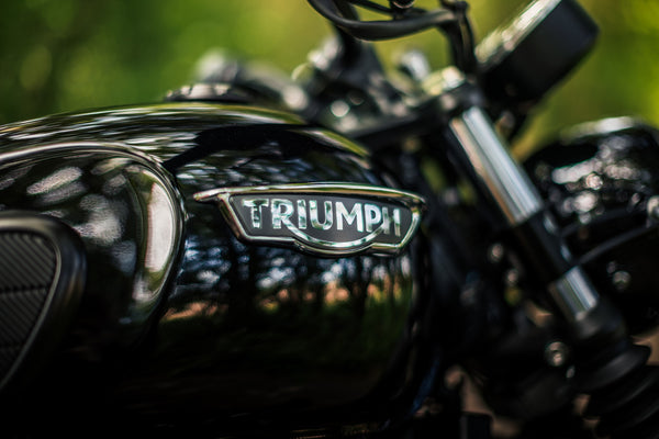 Triumph - T120 Dark Night Gloss Black