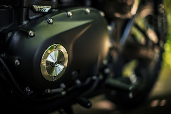 Triumph - T120 Dark Night Gloss Black