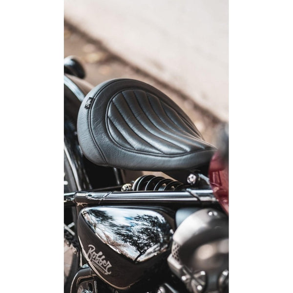 Motone Cobra Seat - Vertical Ribs - Triumph Bobber