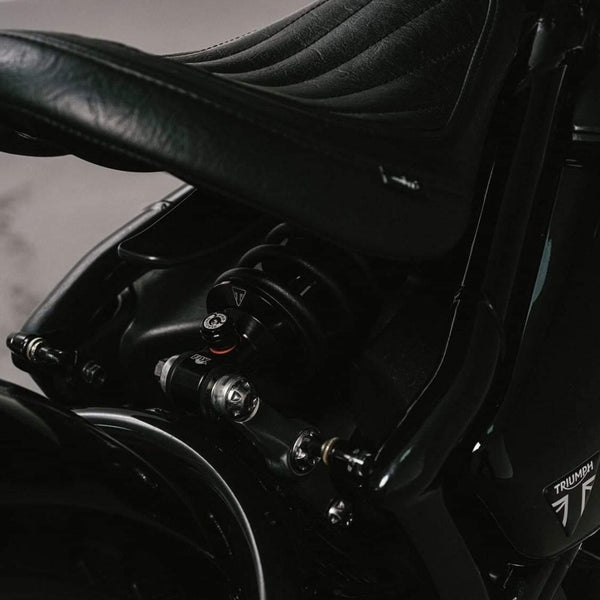 Motone Cobra Seat - Vertical Ribs - Triumph Bobber