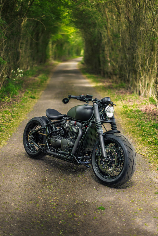 Triumph Bobber - WIDE WHEEL - MATT BLACK