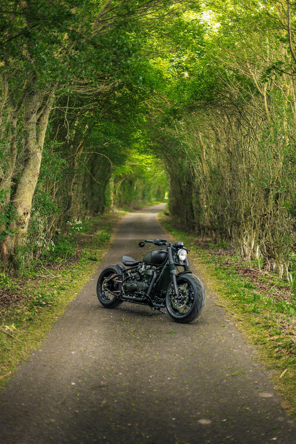Triumph Bobber - WIDE WHEEL - MATT BLACK