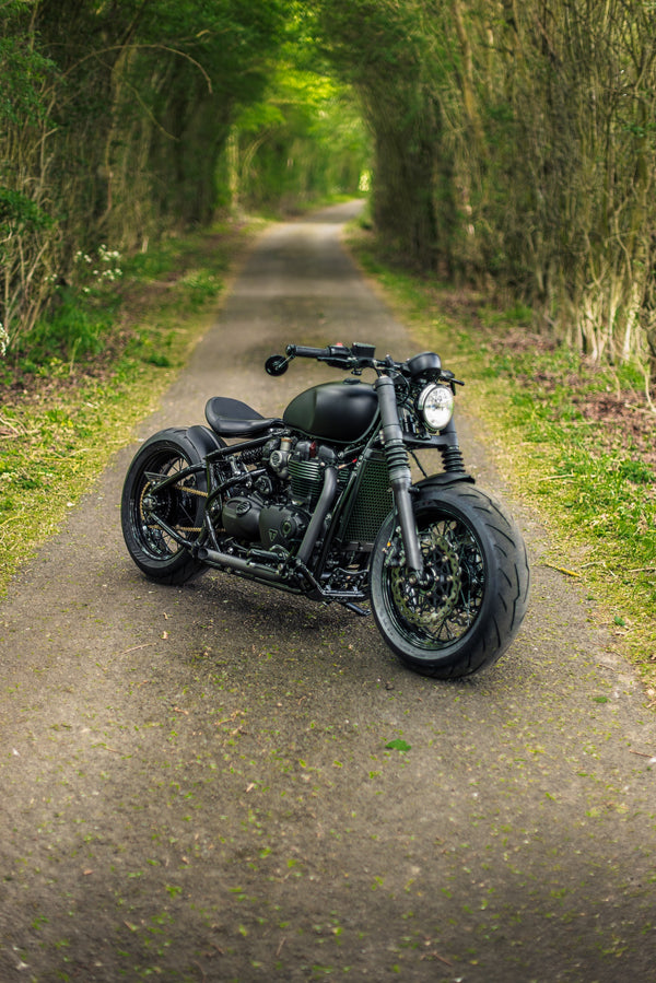 Triumph Bobber - WIDE WHEEL - MATT BLACK
