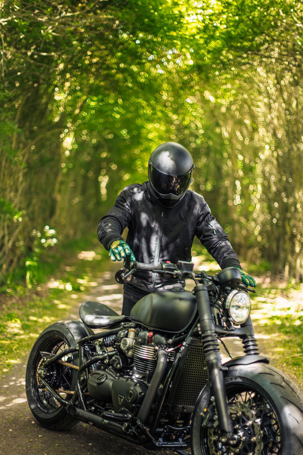 Triumph Bobber - WIDE WHEEL - MATT BLACK