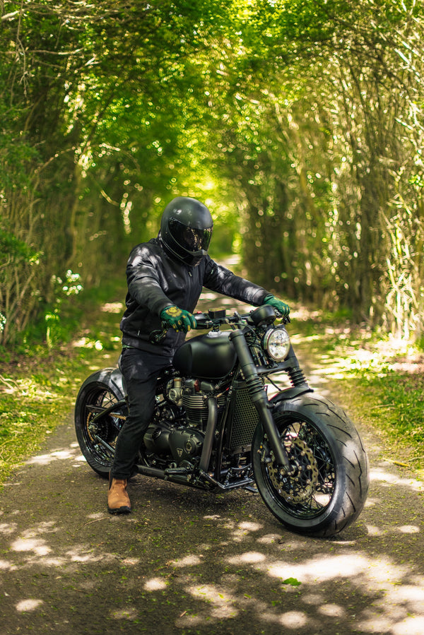 Triumph Bobber - WIDE WHEEL - MATT BLACK