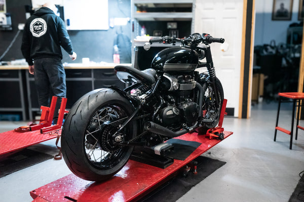 Triumph Bobber - WIDE WHEEL -  Mustang Silver