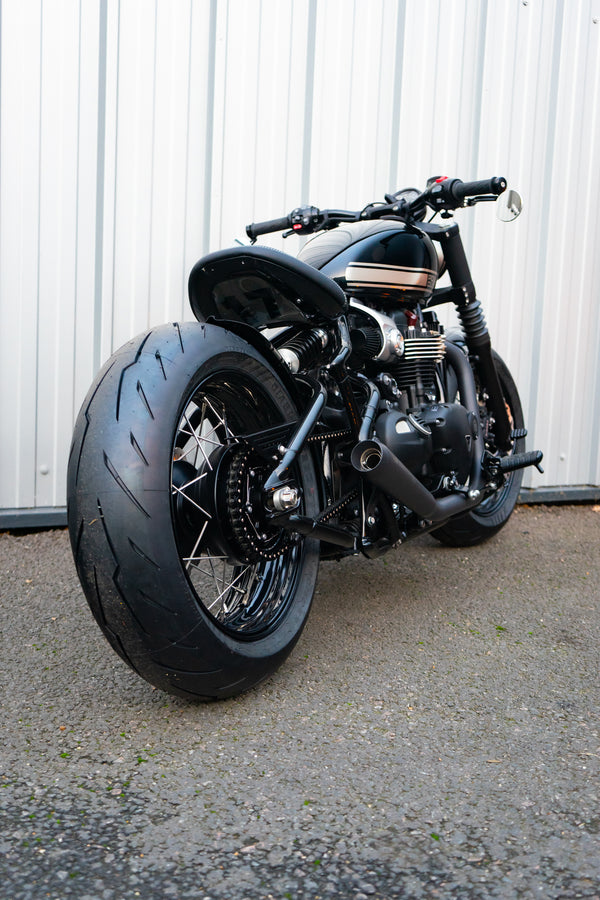 Triumph Bobber - WIDE WHEEL -  Mustang Silver