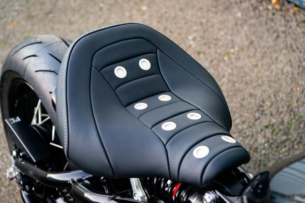 Triumph Bobber - WIDE WHEEL -  Mustang Silver