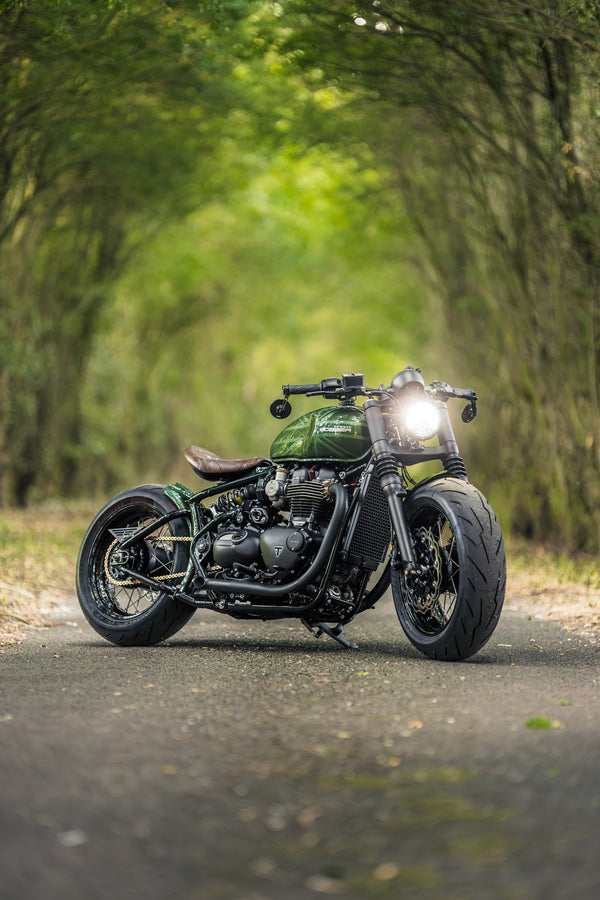 'The Knight Bobber' Full wide wheel custom