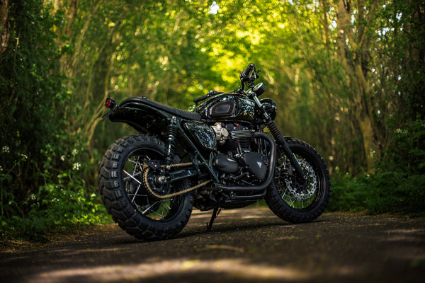 Triumph - T120 Dark Night Gloss Black