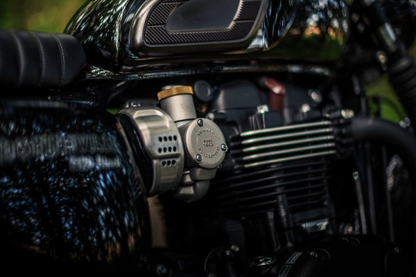 Triumph - T120 Dark Night Gloss Black