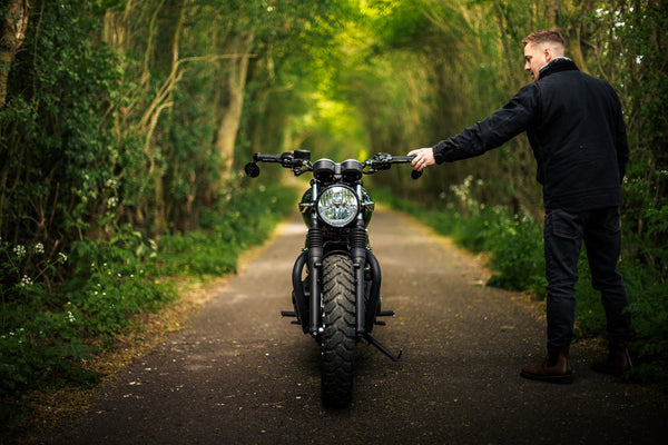 Triumph - T120 Dark Night Gloss Black