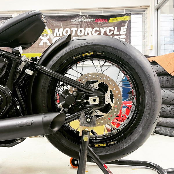 Bella Custom - Triumph Bobber aluminum rear fender (gloss black)