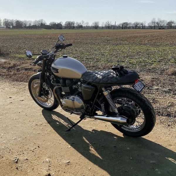 Motone Bonneville Skinny Seat - The Mamba - Black