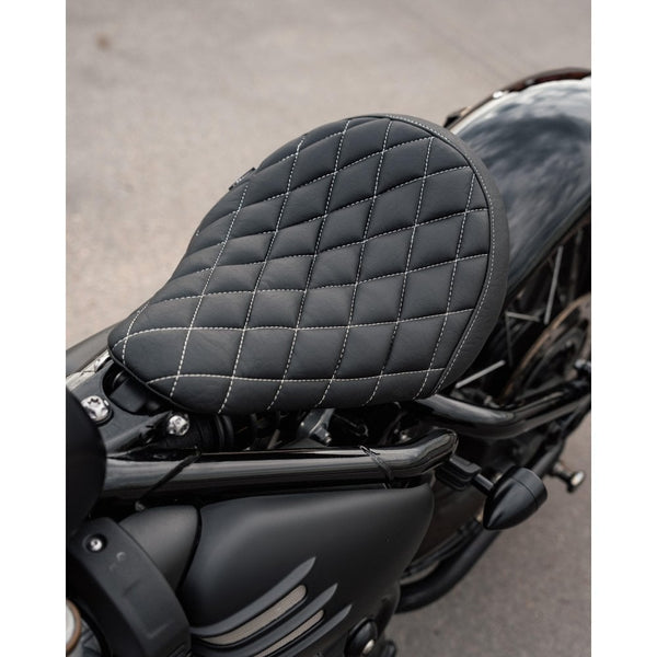 Motone Cobra Khan Seat - Full Diamond - Triumph Bobber