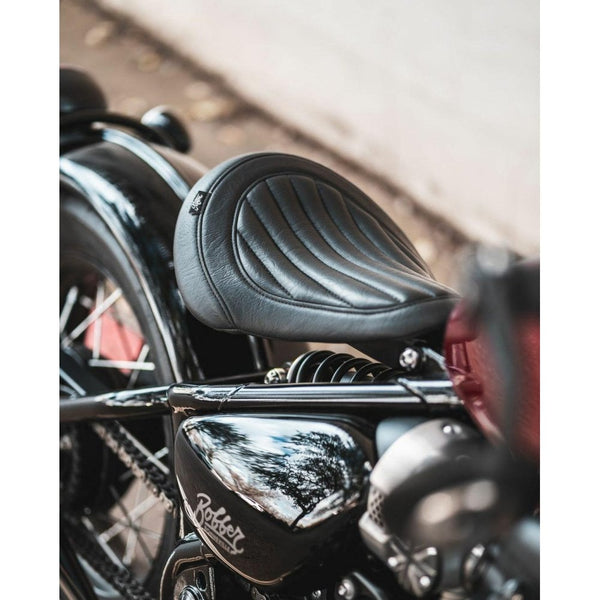 Motone Cobra Seat - Vertical Ribs - Triumph Bobber