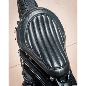 Motone Cobra Seat - Vertical Ribs - Triumph Bobber
