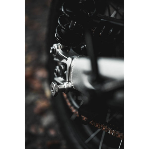 Motone Brass Bobbins - Paddock Stand